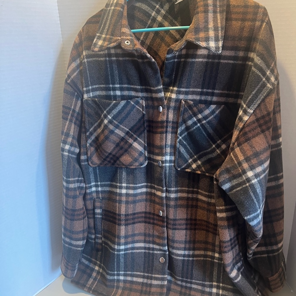 Divided by H& M Plaid Shacket/Shirt Jacket with a Brown, Cream & Black Colorway